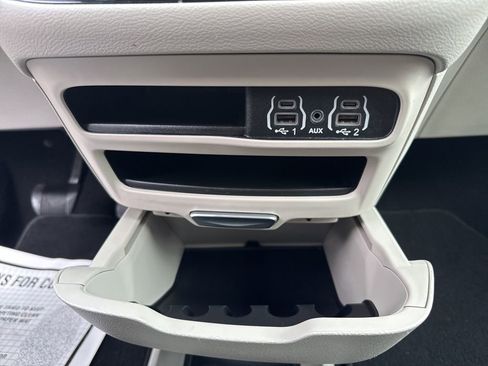 Used 2023 Chrysler Voyager LX image 26