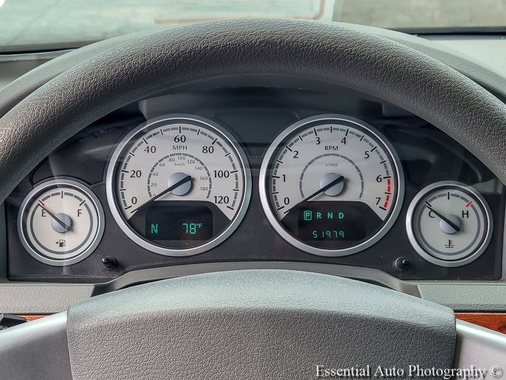 Used 2009 Chrysler Town & Country LX FWD image 16