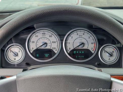 Used 2009 Chrysler Town & Country LX FWD image 16