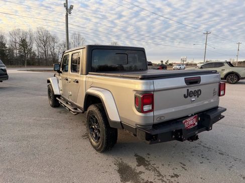 Used 2021 Jeep Gladiator Sport image 19