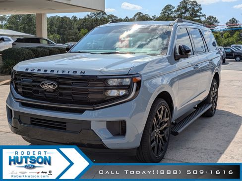 New 2026 Ford Expedition Platinum w/ Stealth Performance Package AWD/4WD image 2