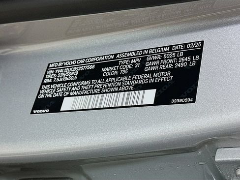 Used 2025 Volvo XC40 B5 Plus AWD/4WD image 46