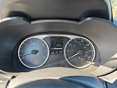 Used 2025 Nissan Versa S w/ Trunk Package image 24