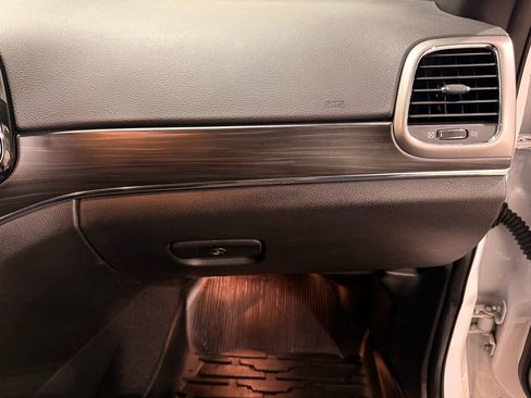 Used 2020 Jeep Grand Cherokee Limited image 29