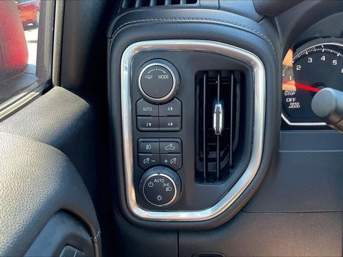 Used 2021 Chevrolet Silverado 1500 LT Trail Boss image 32