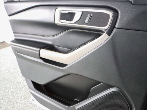 Used 2021 Ford Explorer XLT w/ Equipment Group 202A image 21