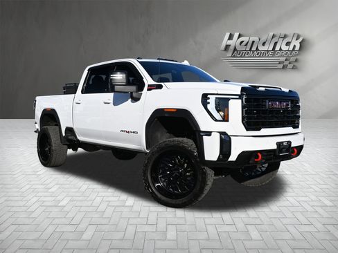 Used 2024 GMC Sierra 2500 AT4 w/ AT4 Premium Plus Package image 2