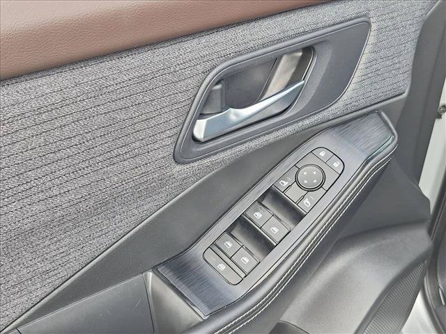Used 2022 Nissan Rogue SV FWD image 12