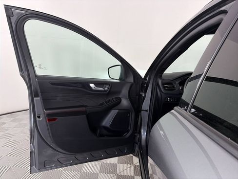 Certified 2025 Ford Escape ST-Line Select AWD/4WD image 10