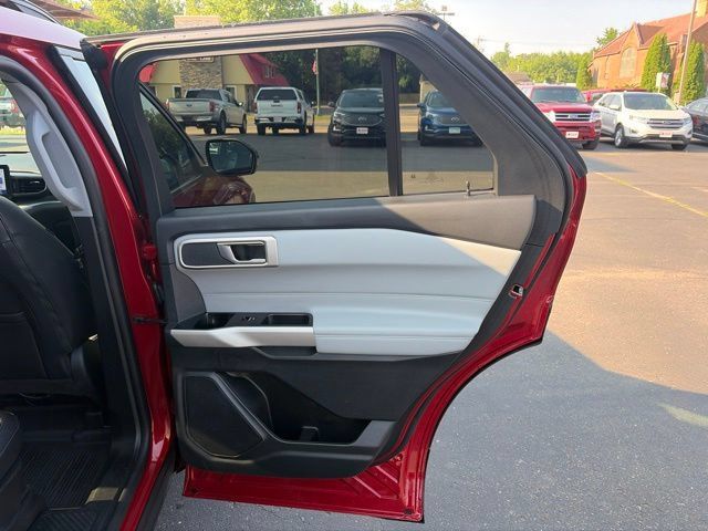 Used 2024 Ford Explorer XLT w/ Equipment Group 202A AWD/4WD image 27