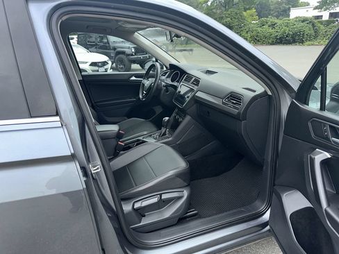 Used 2021 Volkswagen Tiguan SE FWD image 28
