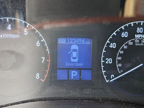 Used 2013 Hyundai Genesis 3.8 RWD image 16