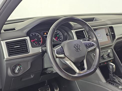 Used 2021 Volkswagen Atlas Cross Sport SE w/ Panoramic Sunroof Package FWD image 16