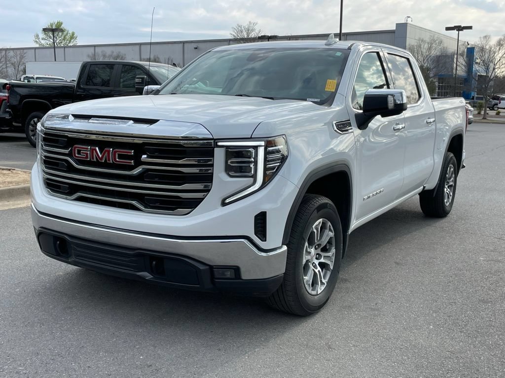 Used 2025 GMC Sierra 1500 SLT AWD/4WD image 3
