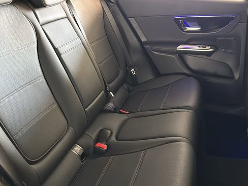 Used 2025 Mercedes-Benz GLC 300 4MATIC image 33