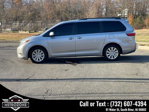 Used 2016 Toyota Sienna AWD image 3