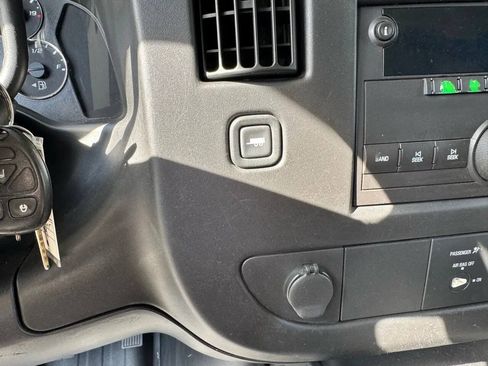 Used 2009 GMC Savana 3500 RWD image 9