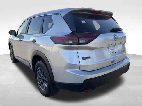 Used 2024 Nissan Rogue S image 4