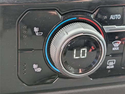 Certified 2024 Chevrolet Silverado 1500 LT image 24