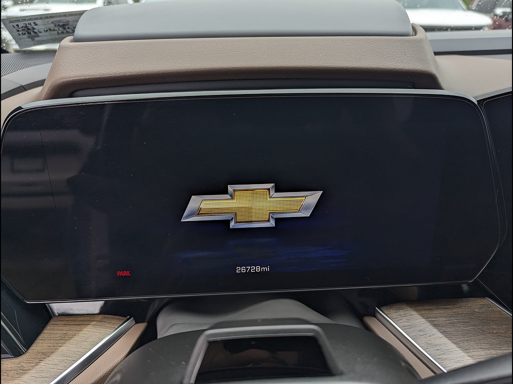 Used 2025 Chevrolet Suburban High Country AWD/4WD image 2
