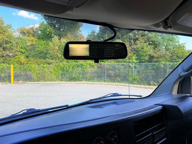 Used 2015 Chevrolet Express 2500 RWD image 23