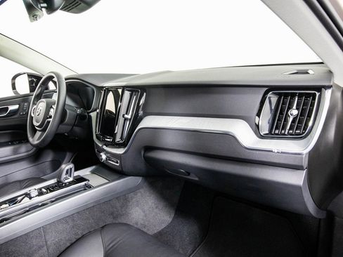Used 2025 Volvo XC60 B5 Plus image 18