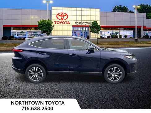 Used 2023 Toyota Venza LE image 7