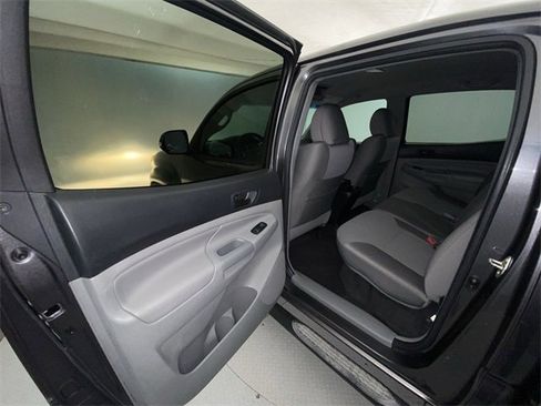 Used 2015 Toyota Tacoma PreRunner image 21