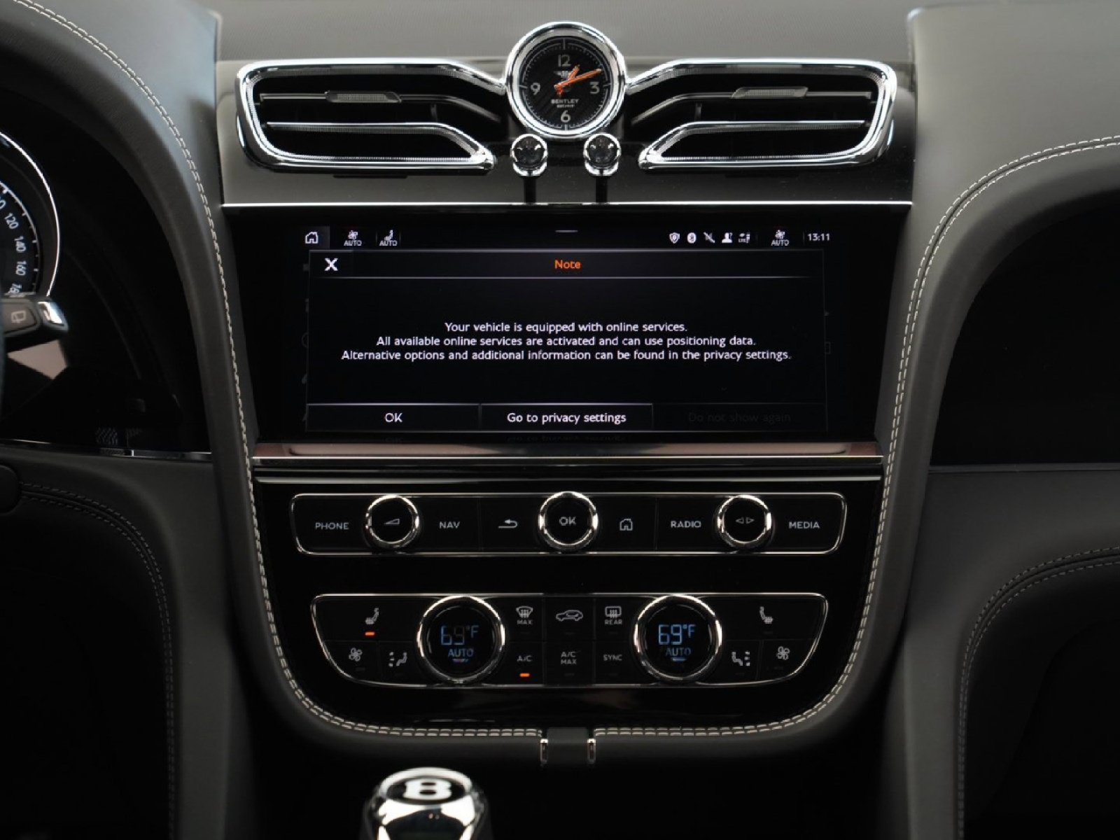 Used 2024 Bentley Bentayga AWD/4WD image 20