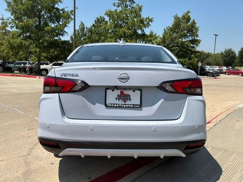 Used 2025 Nissan Versa SV FWD image 7
