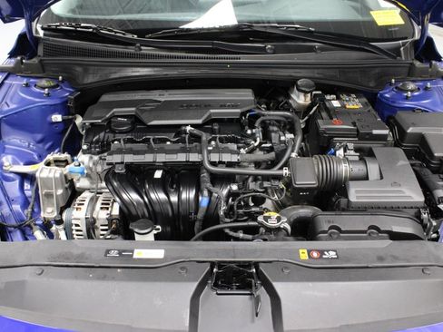 Used 2025 Hyundai Elantra SE FWD image 13