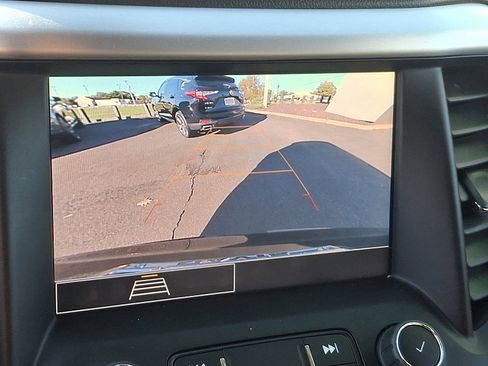 Used 2023 GMC Acadia SLE image 19