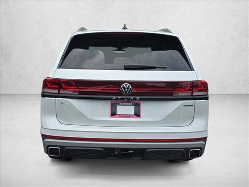 New 2026 Volkswagen Atlas Peak Edition AWD/4WD image 4