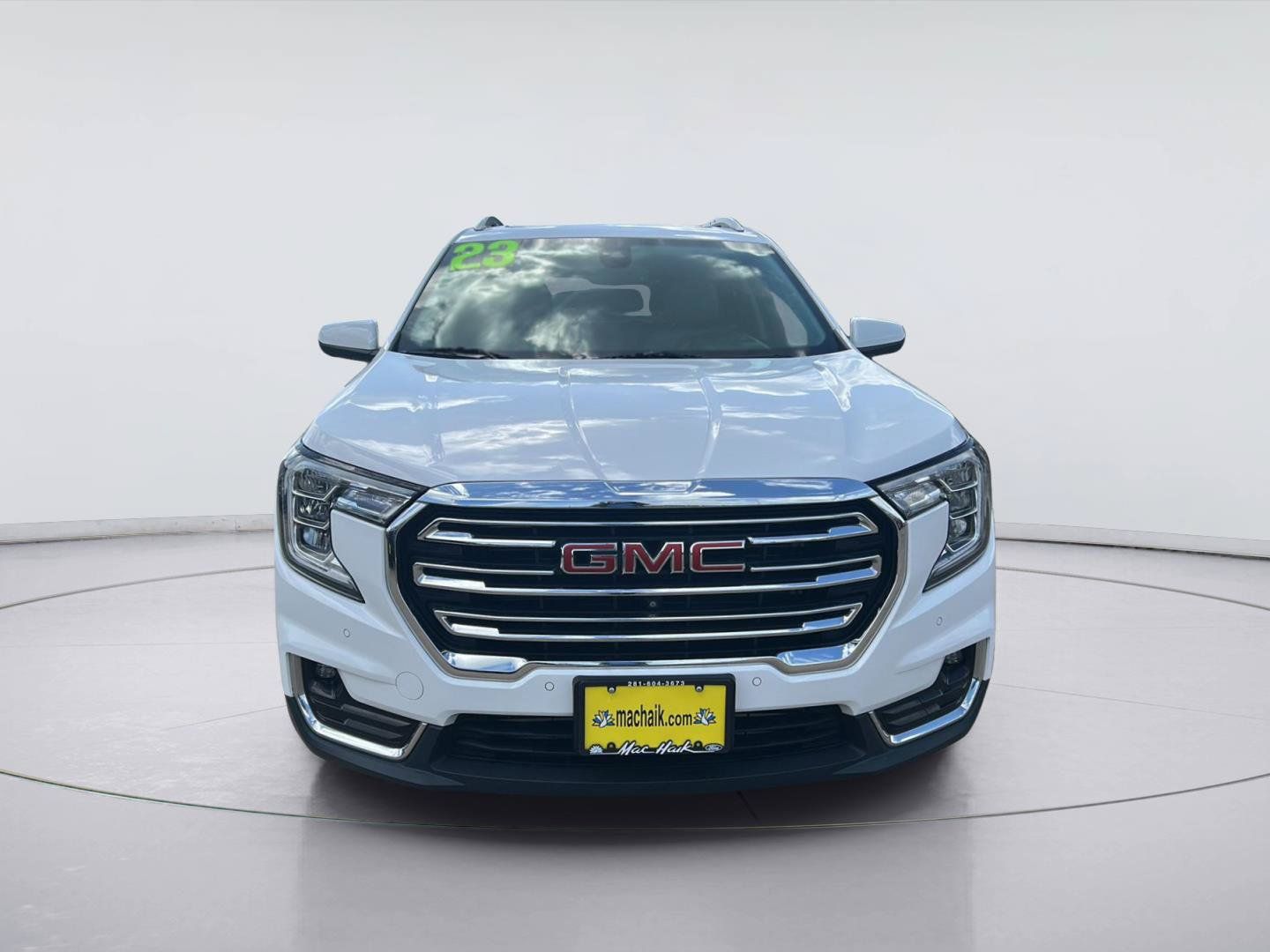 Used 2023 GMC Terrain SLT w/ Tech Package FWD image 2