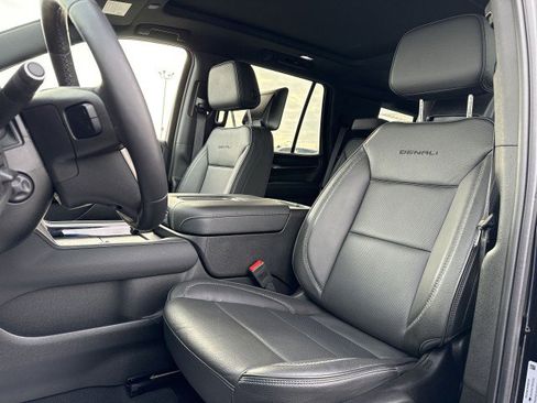 Used 2024 GMC Yukon Denali w/ Advanced Technology Package image 13