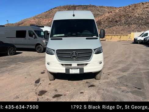Used 2025 Mercedes-Benz Sprinter 3500 image 8