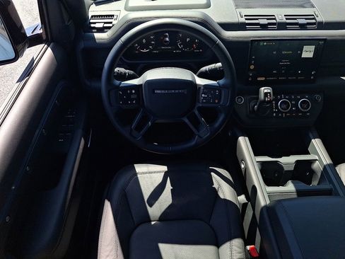 Certified 2025 Land Rover Defender 110 S AWD/4WD image 11
