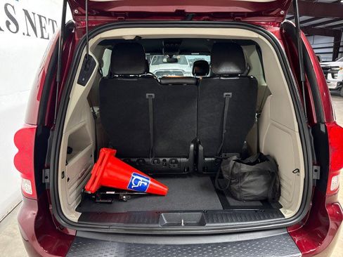 Used 2019 Dodge Grand Caravan SXT FWD image 10