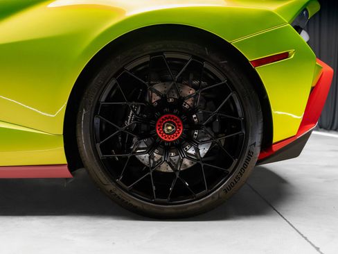 Used 2021 Lamborghini Huracan STO RWD image 51