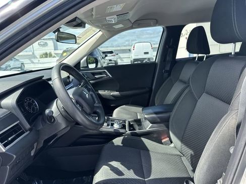 Used 2024 Mitsubishi Outlander ES FWD image 23
