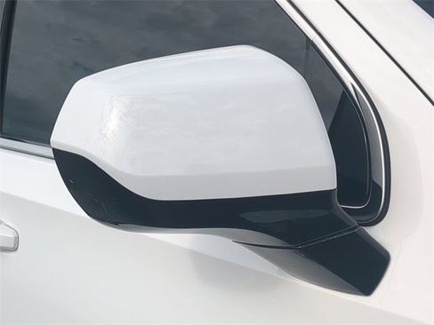 Used 2024 GMC Yukon SLE w/ Gmc Pro Safety Plus Package image 12