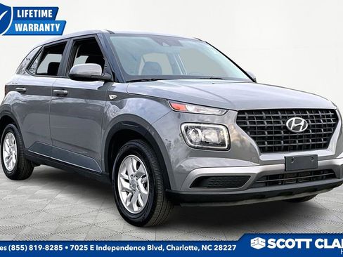 Used 2021 Hyundai Venue SE image 1