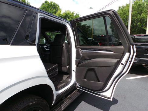 Used 2026 Cadillac Escalade Sport w/ LPO, ONYX Package AWD/4WD image 39
