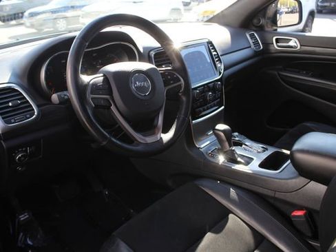 Used 2020 Jeep Grand Cherokee Altitude AWD/4WD image 3