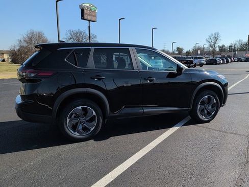 Used 2025 Nissan Rogue SV image 8