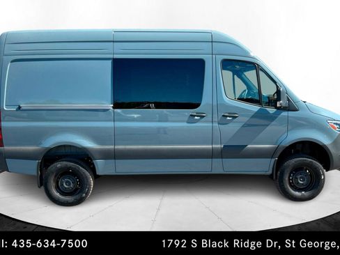Used 2025 Mercedes-Benz Sprinter 2500 image 6