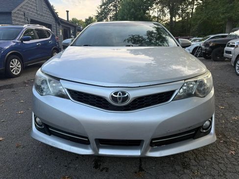 Used 2014 Toyota Camry SE FWD image 2