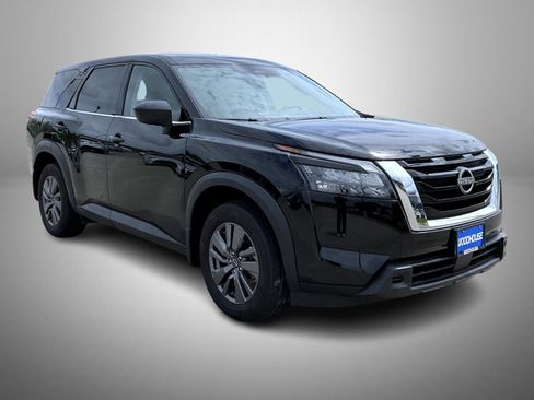 Used 2023 Nissan Pathfinder S image 3