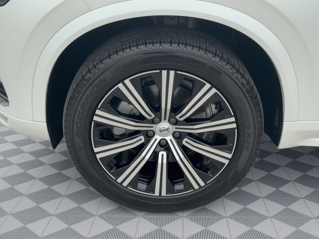 Certified 2025 Volvo XC90 B5 Core w/ Protection Package Premier AWD/4WD image 13
