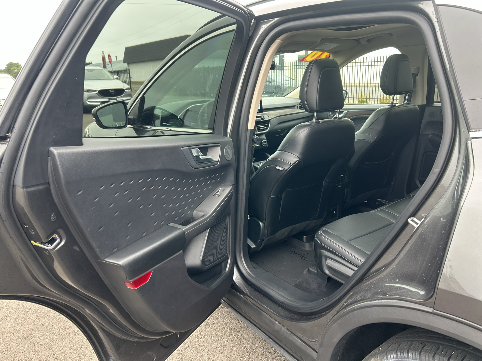 Certified 2020 Ford Escape Titanium AWD/4WD image 33